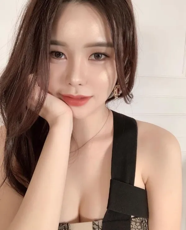 아이돌급 비주얼에 몸매까지 완벽한 미스맥심녀