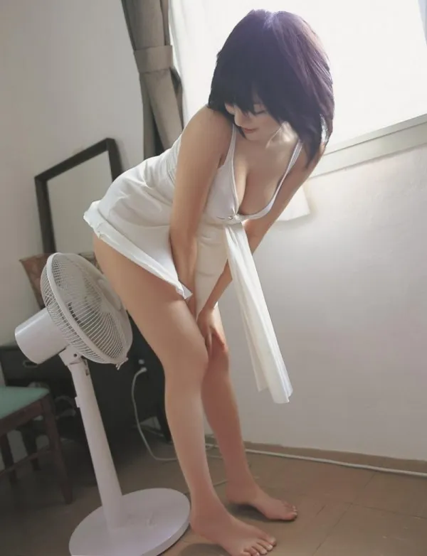 상당히 더운 처자